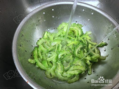 来姨妈可以吃凉瓜炒蛋吗,“经期女性适宜食用凉瓜炒蛋吗？”