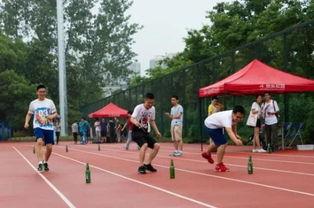 吃瓜校园操场,吃瓜群众的欢乐盛宴